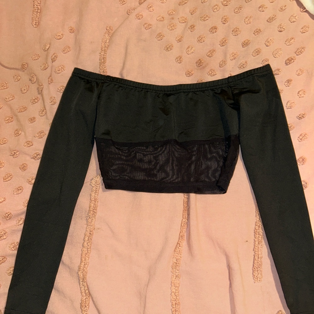 Super cuter off the shoulders going out top and half mesh! So stretchy too